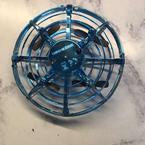 DEERC Blue UFO Interactive Aircraft - Picture 10 of 12